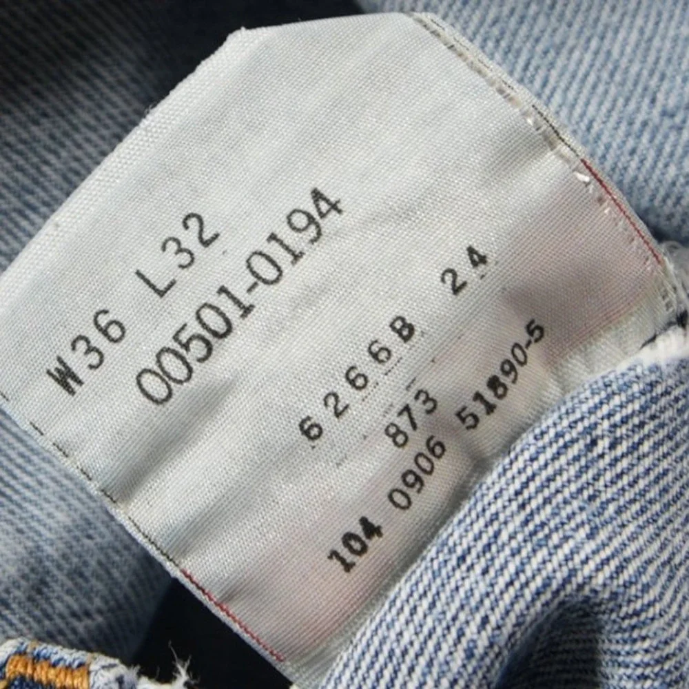 Vintage Y2K Levi 501 XX Distressed Button Fly Straight Leg Men Jeans 36x32 Light